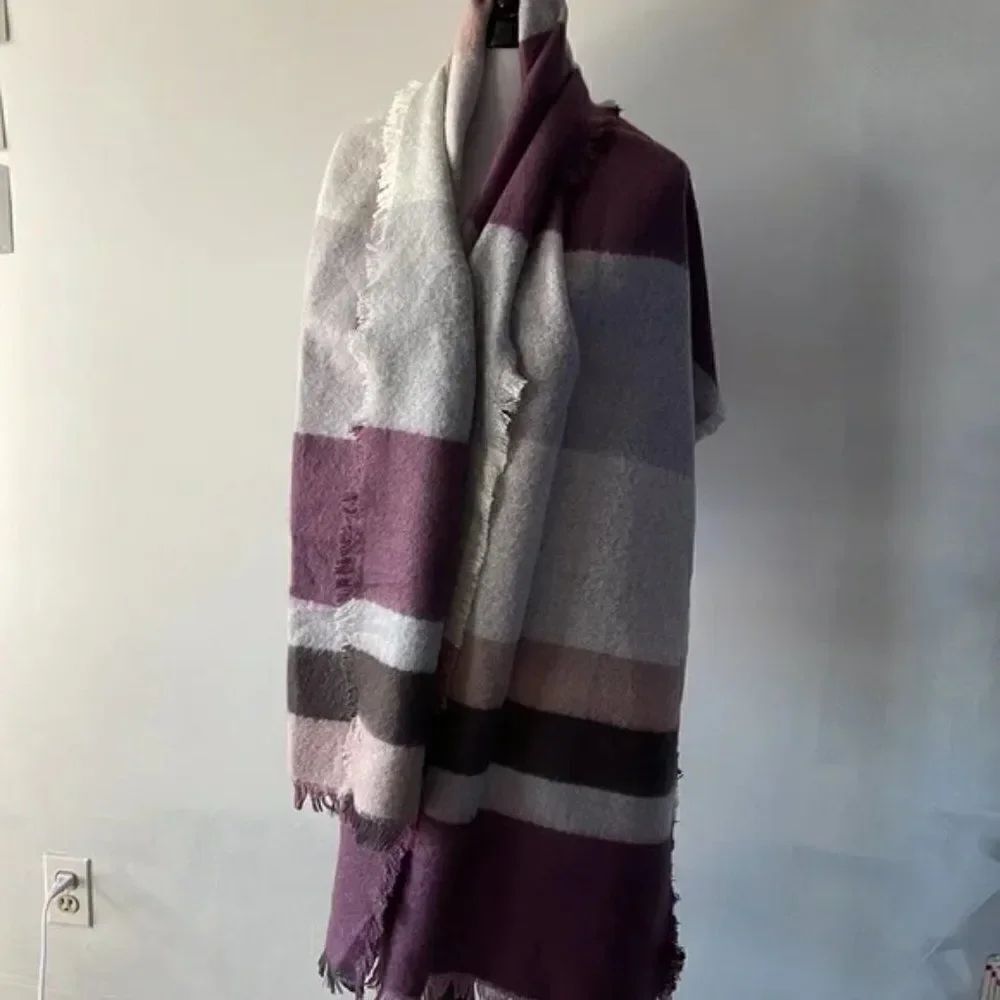 đâExpressâPurpleâBlanketâScarf - Picture 5 of 5